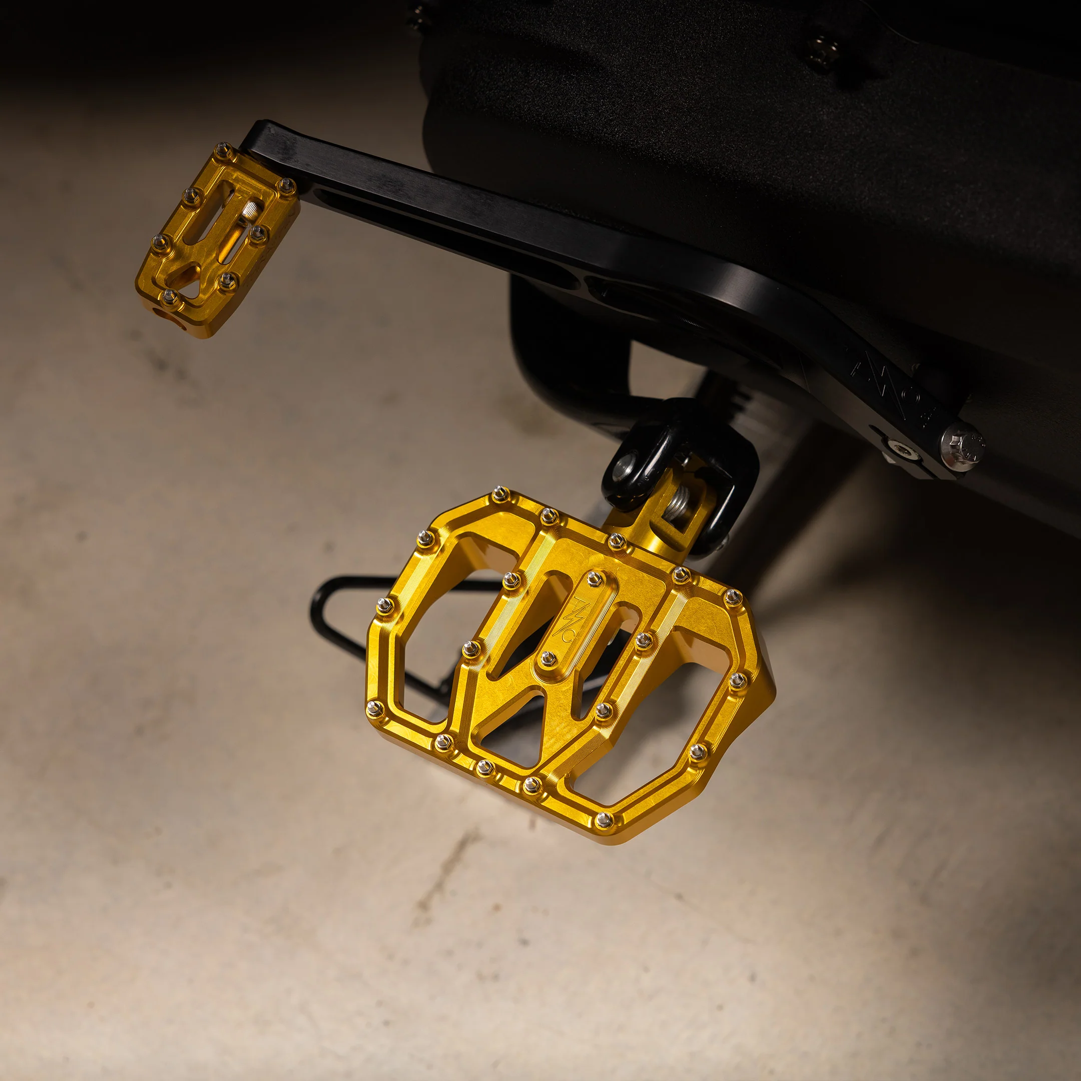 Aggressor Mini Floorboards - Gold - Image 6